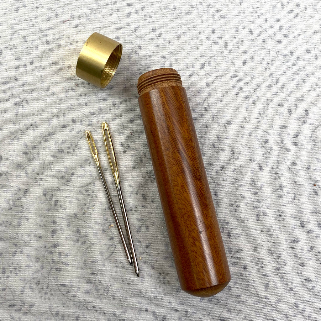 Outgeek 2PCS Sewing Needle Case 2 Sizes Wood Sewing Needle Holder Gadget  Storage : : Home & Kitchen
